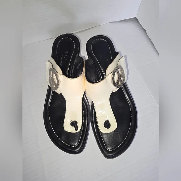 Donald J. Pliner Thong Sandal Size 6.5 - Picture 4 of 6